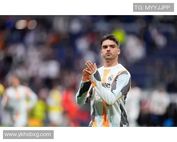 从默默无闻到闪耀绿茵足球明星成名前的奋斗与坚持之路